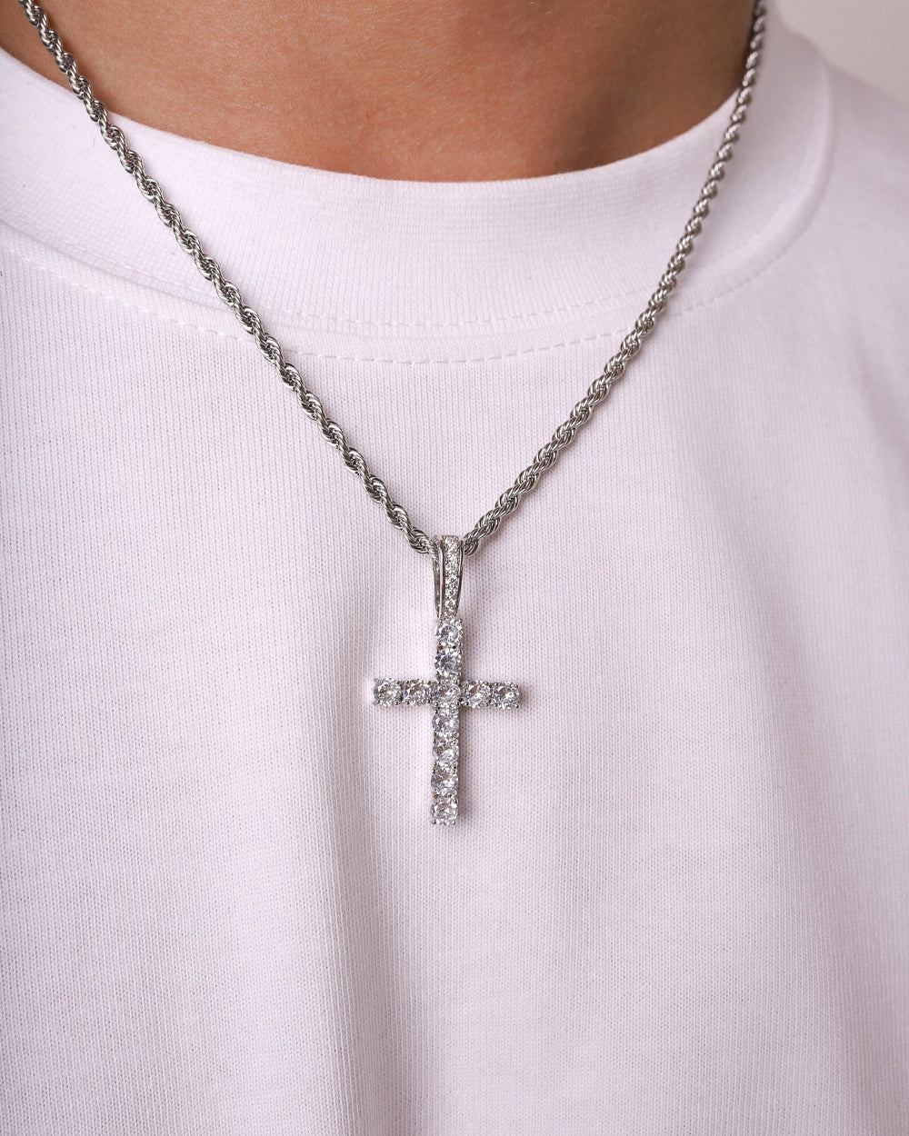 CROSS PIECE PENDANT.