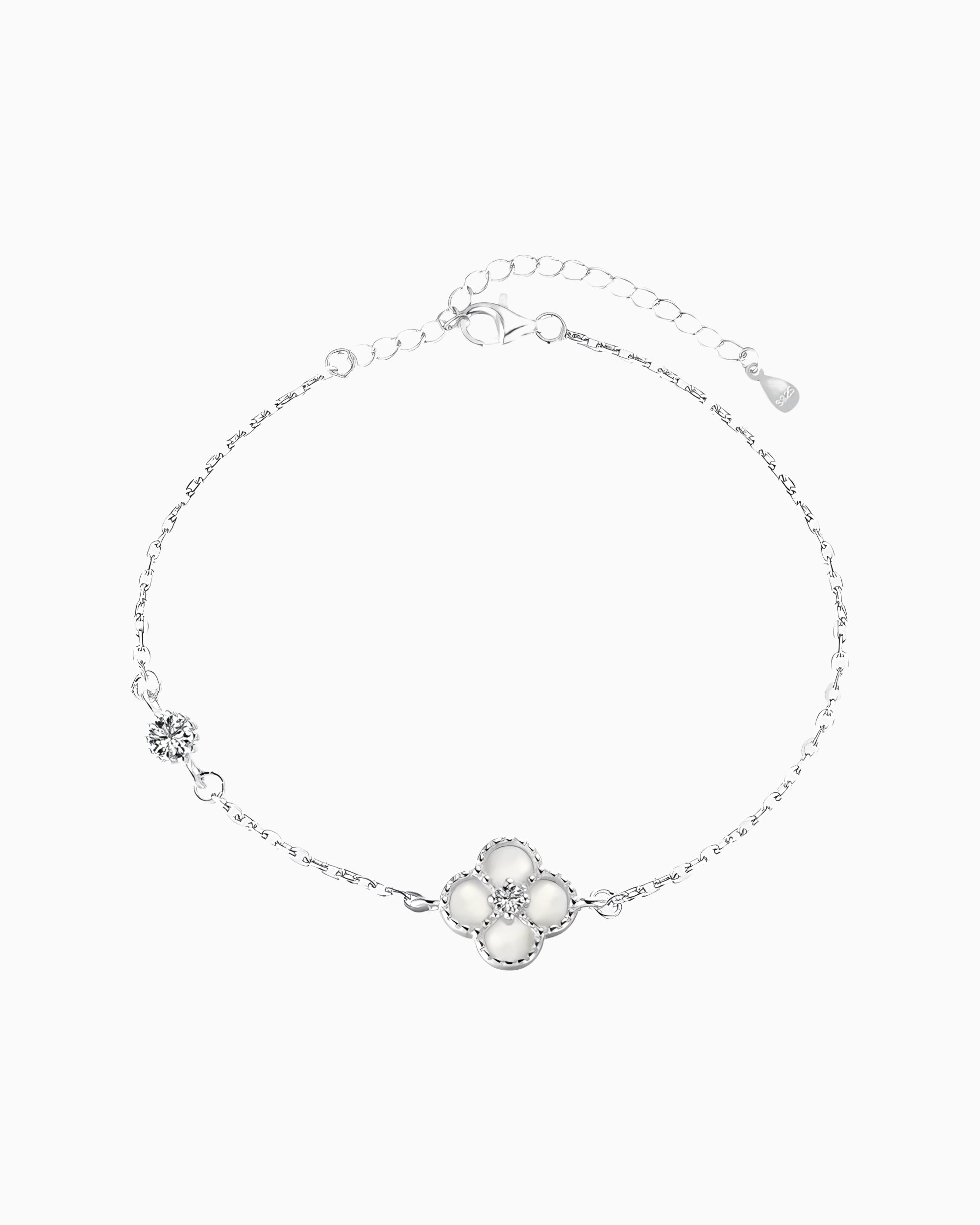 ICY CLOVER BRACELET.