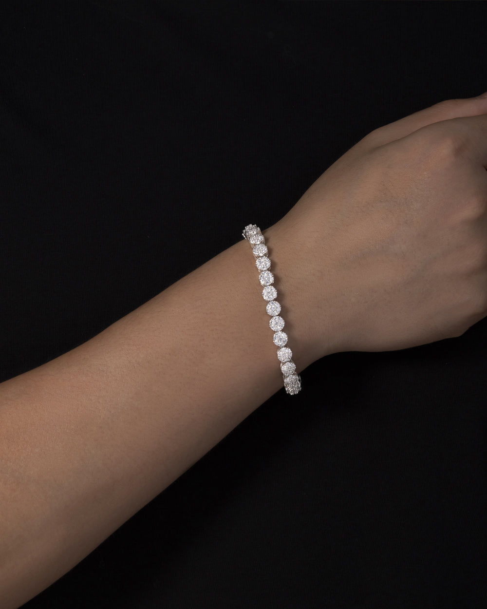 FLOWER TENNIS BRACELET. - 8MM WHITE GOLD